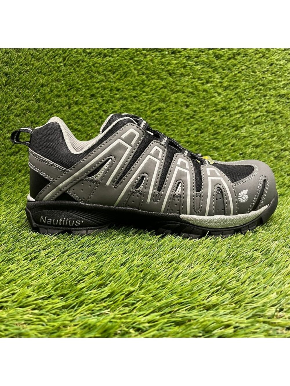 Nautilus Safety Mens Size 9EE Gray Black Composite Toe Working Shoes Sneakers